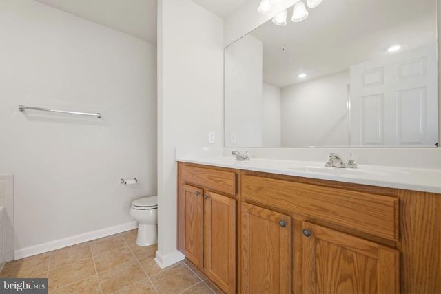 43487 TOWN GATE SQ, Chantilly, VA 20152