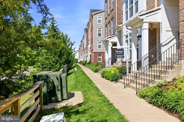 43487 TOWN GATE SQ, Chantilly, VA 20152