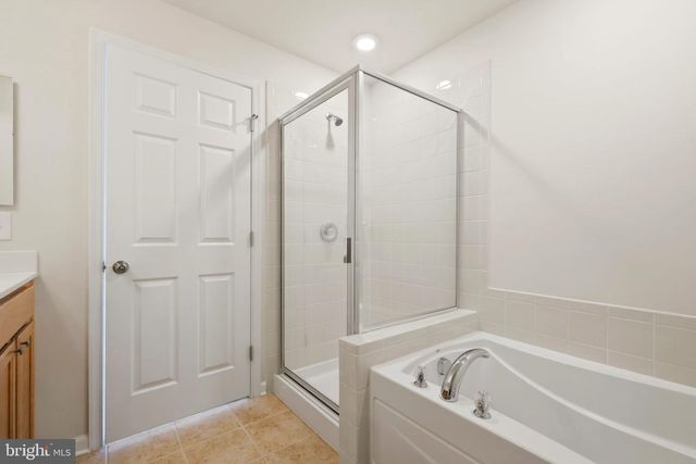 43487 TOWN GATE SQ, Chantilly, VA 20152