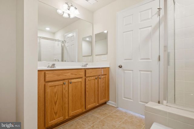 43487 TOWN GATE SQ, Chantilly, VA 20152