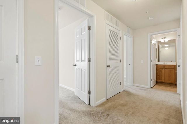 43487 TOWN GATE SQ, Chantilly, VA 20152