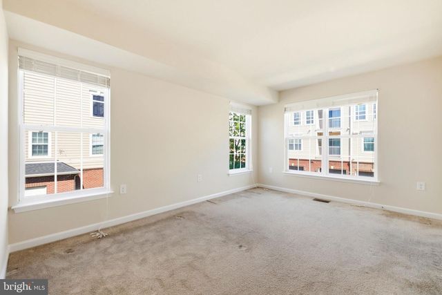 43487 TOWN GATE SQ, Chantilly, VA 20152