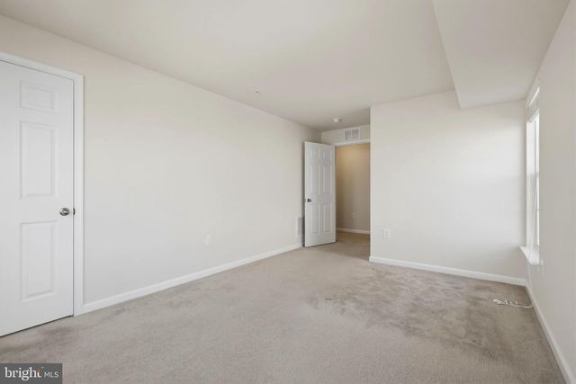 43487 TOWN GATE SQ, Chantilly, VA 20152