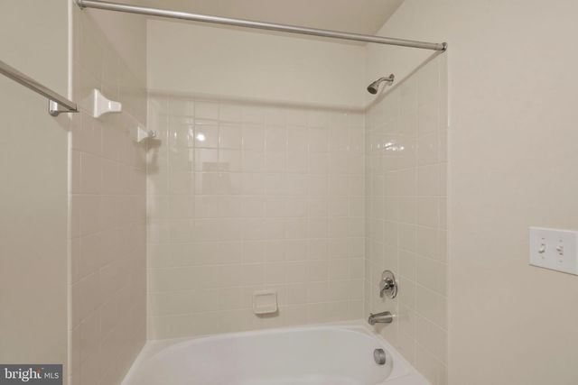 43487 TOWN GATE SQ, Chantilly, VA 20152