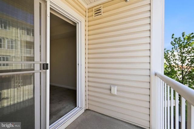 43487 TOWN GATE SQ, Chantilly, VA 20152