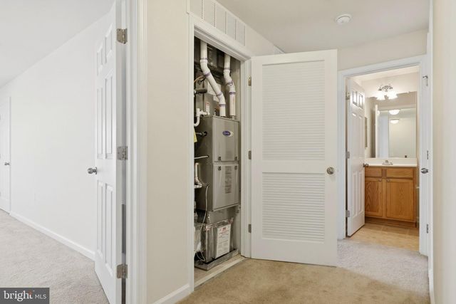 43487 TOWN GATE SQ, Chantilly, VA 20152