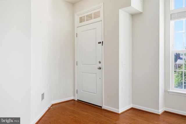 43487 TOWN GATE SQ, Chantilly, VA 20152