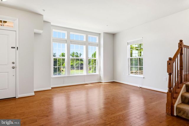 43487 TOWN GATE SQ, Chantilly, VA 20152