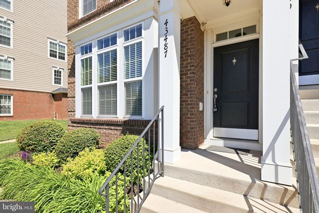 43487 TOWN GATE SQ, Chantilly, VA 20152