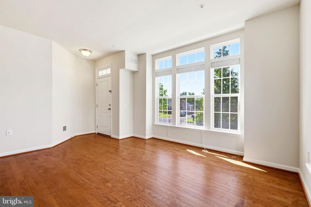 43487 TOWN GATE SQ, Chantilly, VA 20152