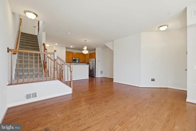 43487 TOWN GATE SQ, Chantilly, VA 20152