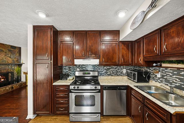946 Fox Chase Lane, Riverdale, GA 30296