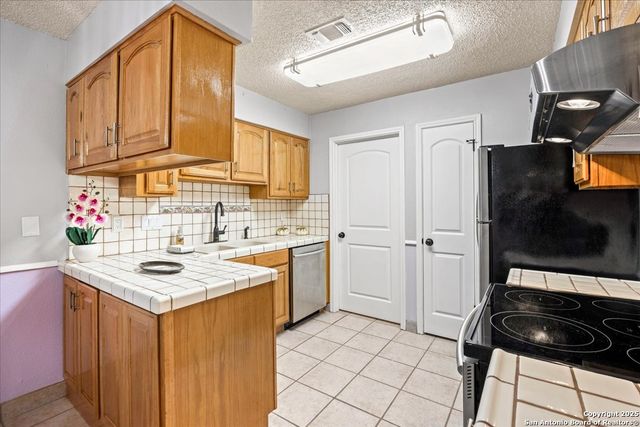 9308 Dover Rdg, San Antonio, TX 78250