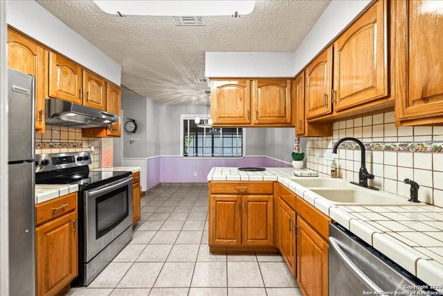 9308 Dover Rdg, San Antonio, TX 78250