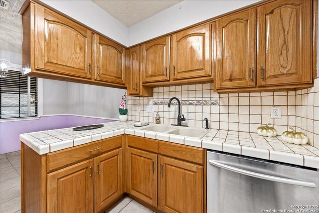 9308 Dover Rdg, San Antonio, TX 78250