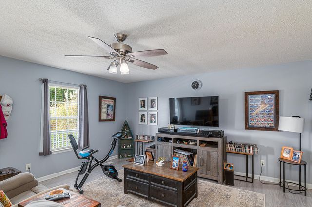 902 Clay Hill Drive, Soddy Daisy, TN 37379