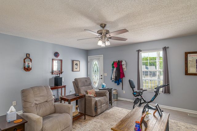 902 Clay Hill Drive, Soddy Daisy, TN 37379