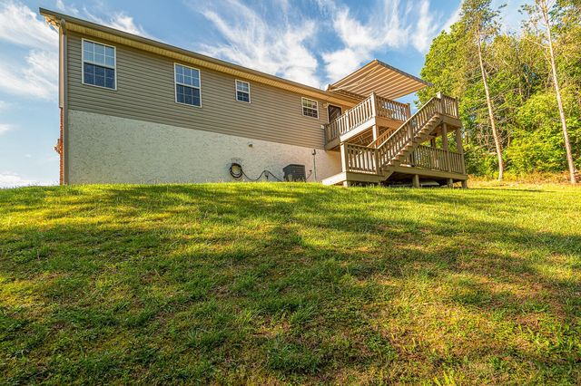 902 Clay Hill Drive, Soddy Daisy, TN 37379