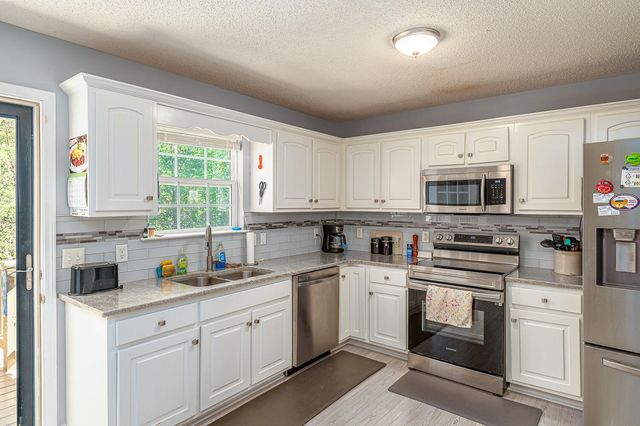 902 Clay Hill Drive, Soddy Daisy, TN 37379