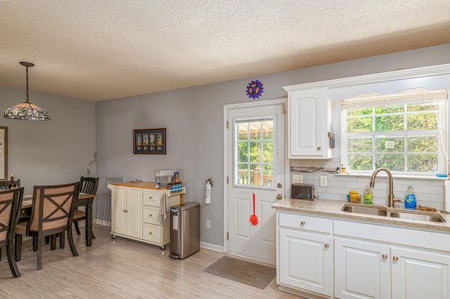 902 Clay Hill Drive, Soddy Daisy, TN 37379