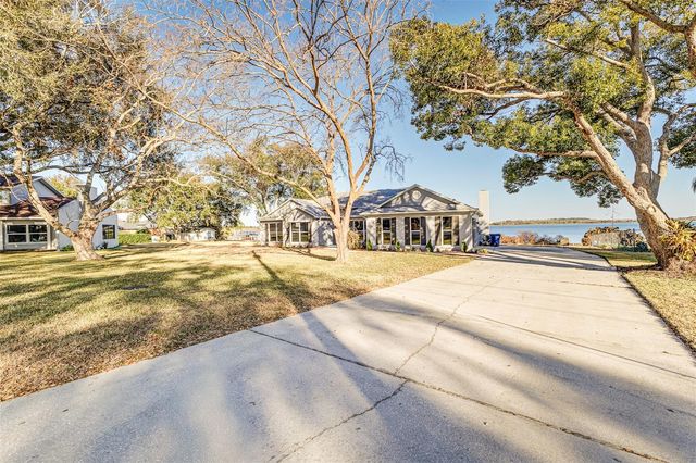 411 EDGEWATER DRIVE, Polk City, FL 33868