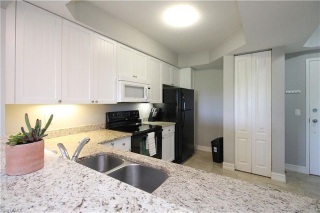 1100 Pine Ridge RD B405, Naples, FL 34108