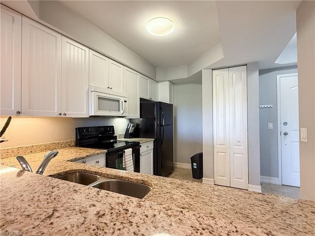 1100 Pine Ridge RD B405, Naples, FL 34108