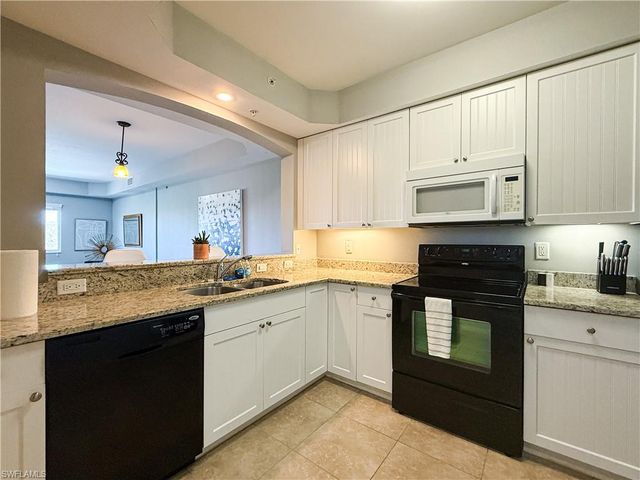 1100 Pine Ridge RD B405, Naples, FL 34108