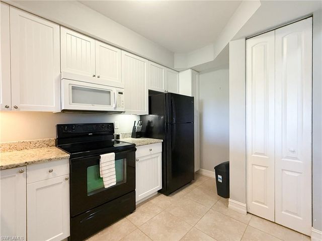 1100 Pine Ridge RD B405, Naples, FL 34108