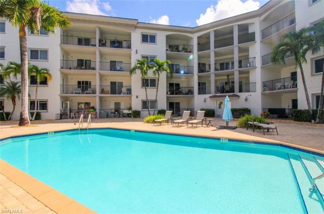 1100 Pine Ridge RD B405, Naples, FL 34108