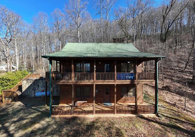 310 Barefoot Hills Road, Hiawassee, GA 30546