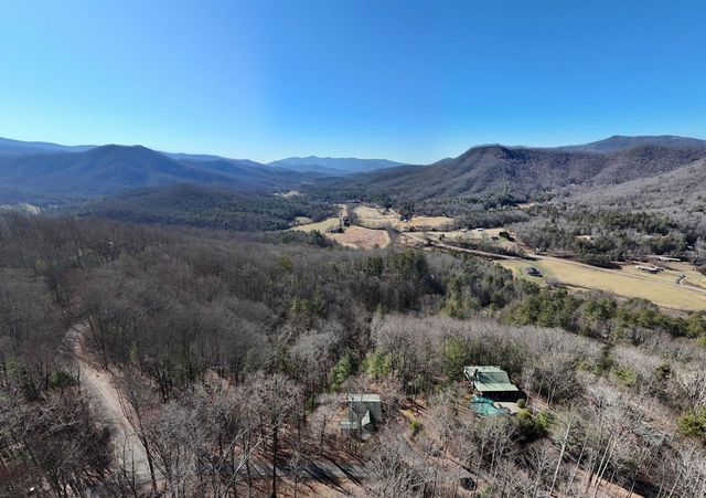 310 Barefoot Hills Road, Hiawassee, GA 30546
