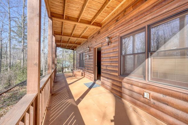 310 Barefoot Hills Road, Hiawassee, GA 30546