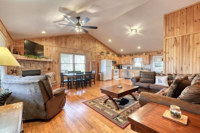 310 Barefoot Hills Road, Hiawassee, GA 30546