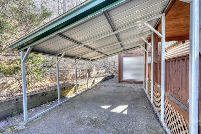 310 Barefoot Hills Road, Hiawassee, GA 30546