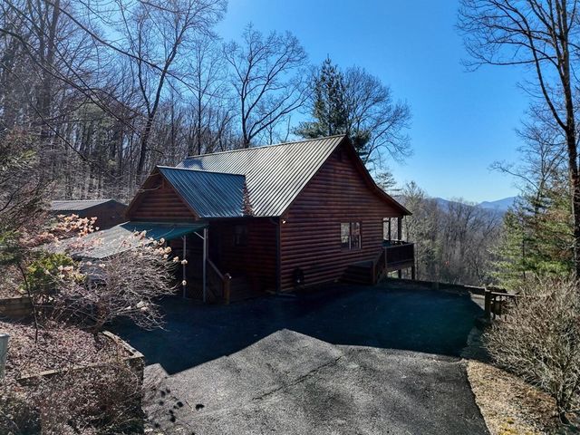 310 Barefoot Hills Road, Hiawassee, GA 30546