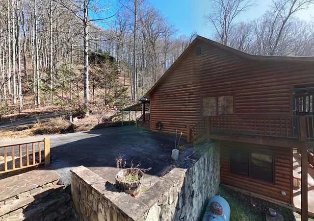 310 Barefoot Hills Road, Hiawassee, GA 30546