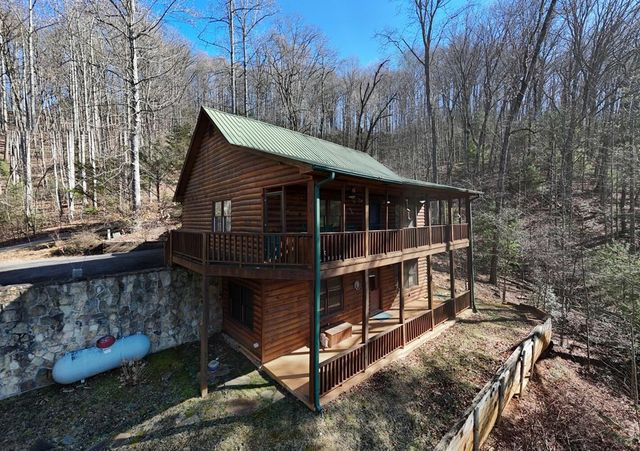 310 Barefoot Hills Road, Hiawassee, GA 30546