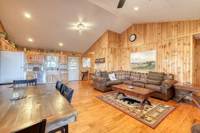 310 Barefoot Hills Road, Hiawassee, GA 30546