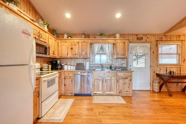 310 Barefoot Hills Road, Hiawassee, GA 30546