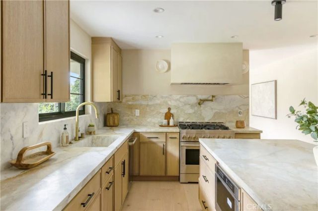 5873 Fairhaven, Woodland Hills, CA 91367