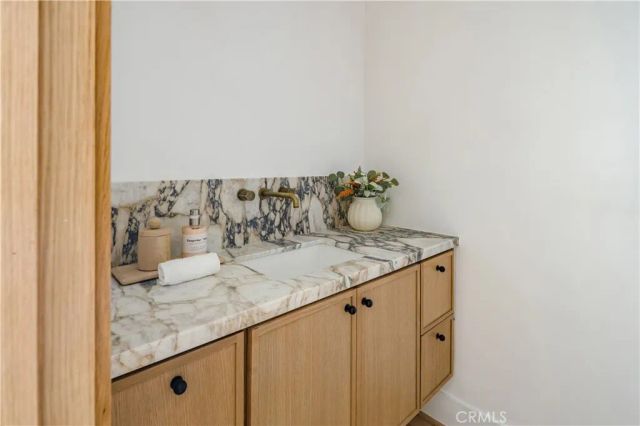 5873 Fairhaven, Woodland Hills, CA 91367