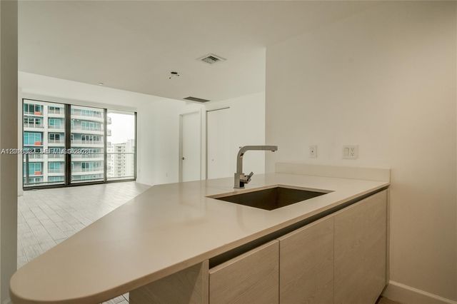 1300 S Miami Ave 1709, Miami, FL 33130