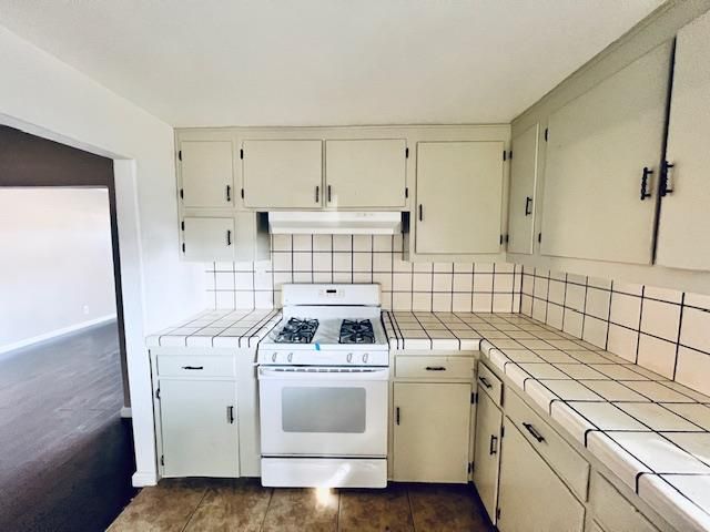 332 Hinkley Ave, Oakdale, CA 95361