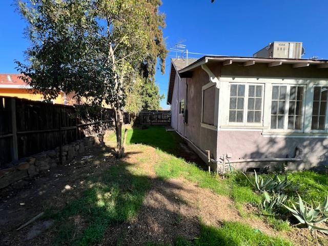 332 Hinkley Ave, Oakdale, CA 95361