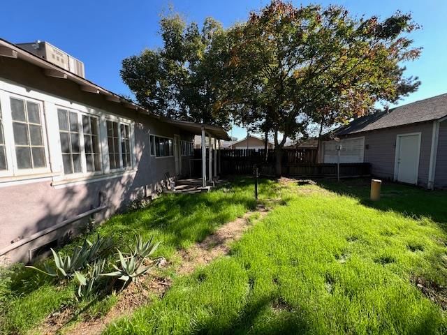 332 Hinkley Ave, Oakdale, CA 95361