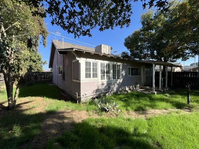 332 Hinkley Ave, Oakdale, CA 95361