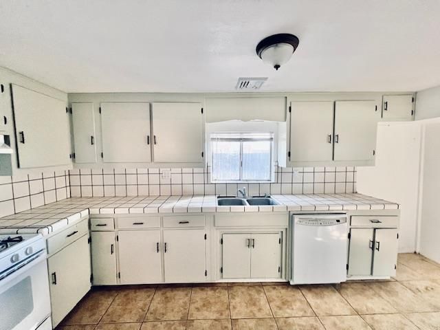 332 Hinkley Ave, Oakdale, CA 95361