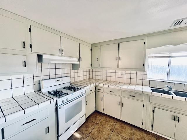 332 Hinkley Ave, Oakdale, CA 95361