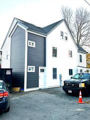 3 1/2 R Buffum St 3, Salem, MA 01970